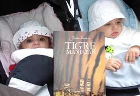Los padrinos más jóvenes que jamás ha tenido Tigre Manjatan: 3 meses. Chico y chica. El chico, además, se llama Javier.